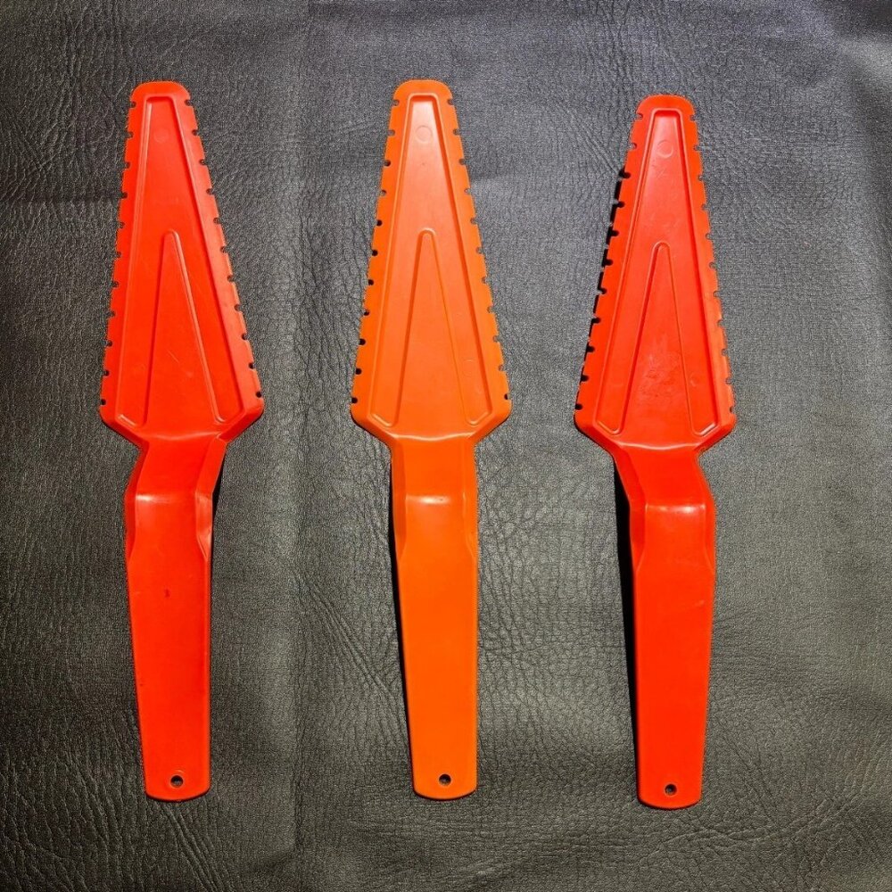 Vintage Tupperware Pie Cutter Cake Server Serrated Retro Vintage Orange - three